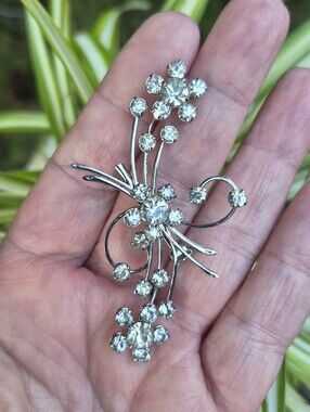 Vintage Rhinestone Floral Spray Flower Rhodium Silver Tone Brooch Pin 60s 2.5"